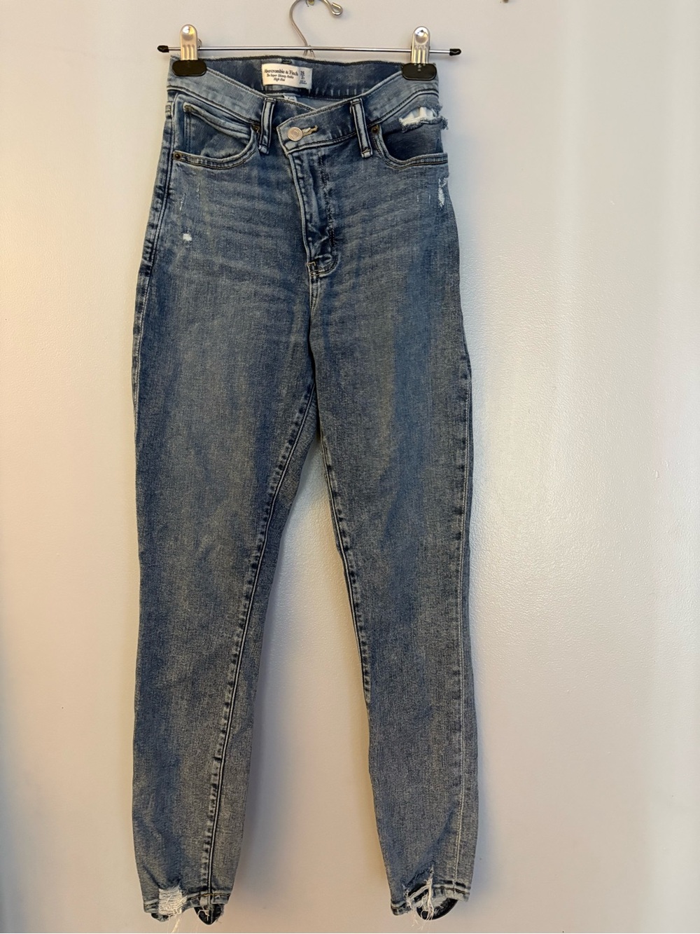 Abercrombie & Fitch High-Rise Washed Blue